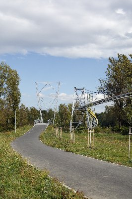 Ocelová lávka pro pěší a cyklisty přes řeku Ostravici a železniční koridor v Ostravě 